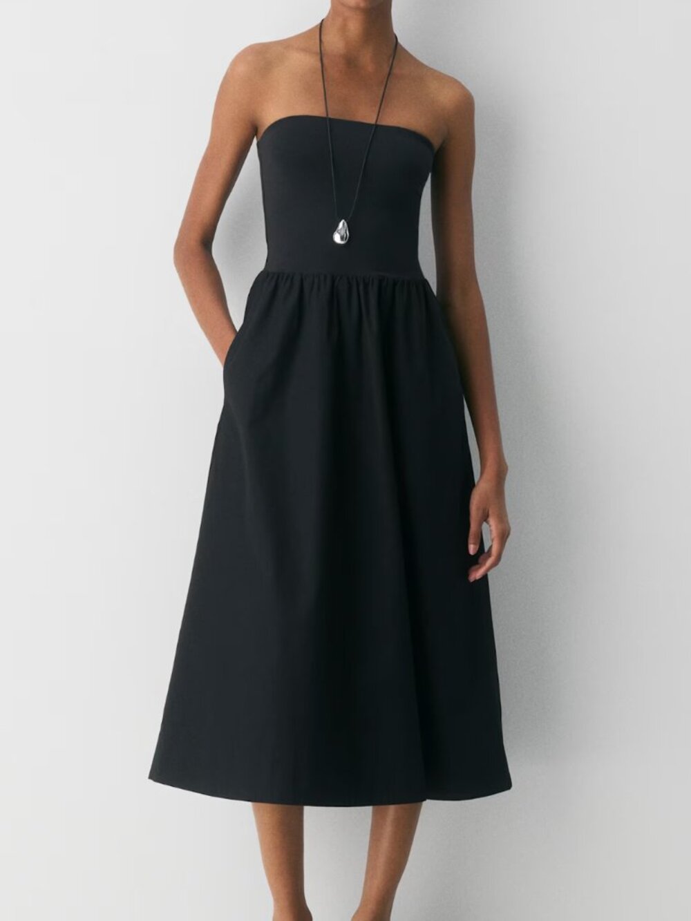 Aritzia- Babaton Fluid Dress Poplin Dress Black White